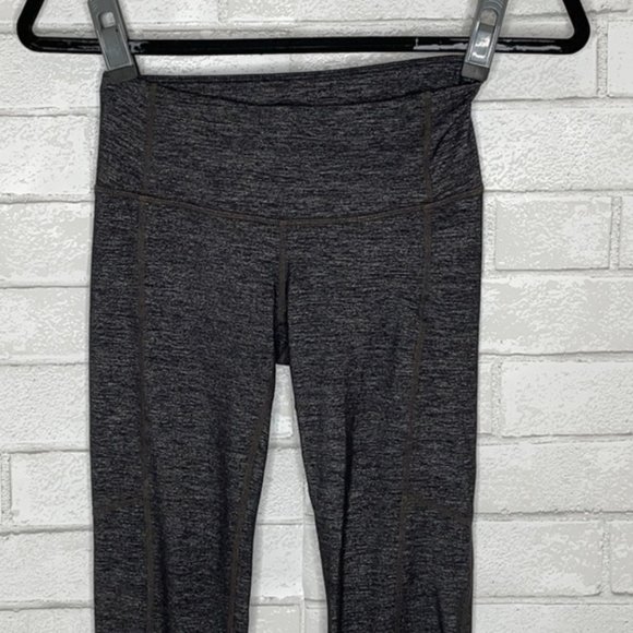 Athleta Criss Cross Heathered Grey Capri Legging - Picture 3 of 12